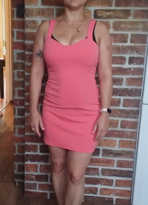 Różowa sukienka roz m