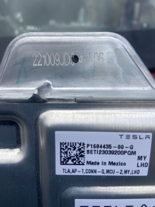 Компʼютер Tesla Model Y 2023 р, повний привід