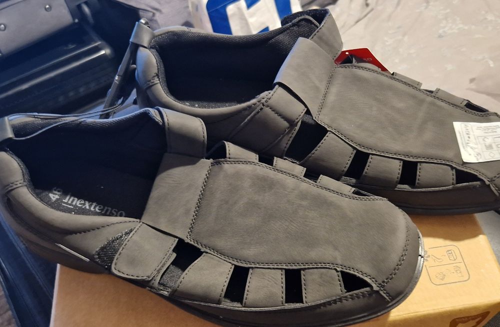 Sandálias novos n 46 pele