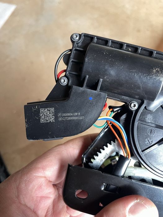 Tesla 3/y замок крышки багажника зад 1500604-cn-b