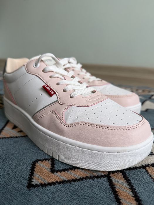 Кросівки Levis 38-39 розмір