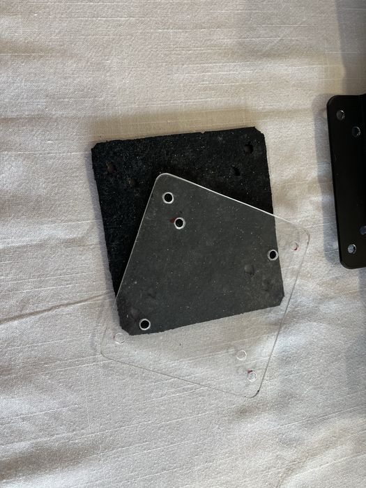 suporte de parede para 2 monitores.