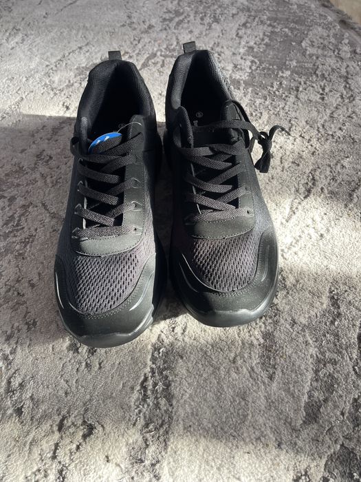 Кросівкі чорні розмір 49