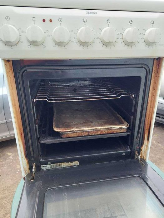 Электрическая  стеклокерамическая  плита Zanussi