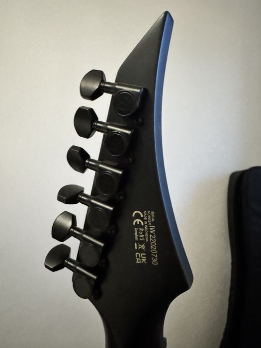 Gitara Solar V2.6C black matt + Mooer  GE100+ Marshall MG10FC