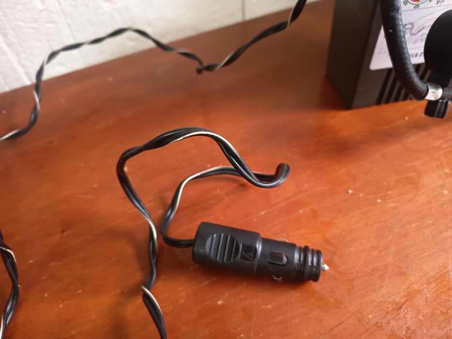 Sprężarka samochodowa na zapalniczkę