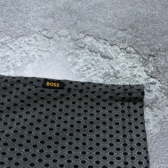 Футболка Hugo Boss XL розмір оригінал дуже хороший стан чорно-сіра преміум