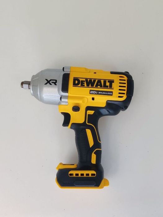 Безщітковий акумуляторний гайковерт DeWALT DCF900 серії 20V MAX* XR® з патроном 1/2 дюйма.