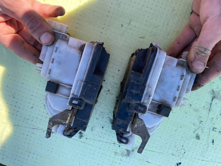 Продам замки дверні гольф 3