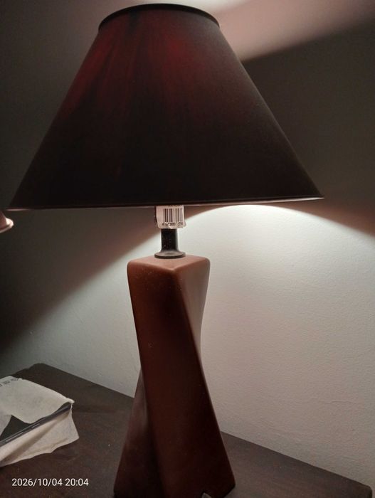 Abajures, copos e cortinas