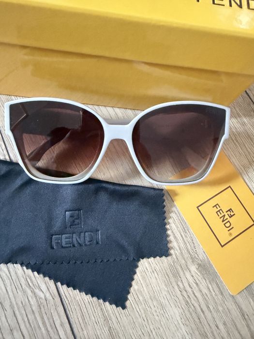 Modne okulary przecisloneczne Fendi nowe z pudelkiem