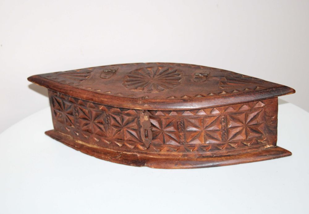 Stara szkatułka, pojemnik, organizer rzeźbiony