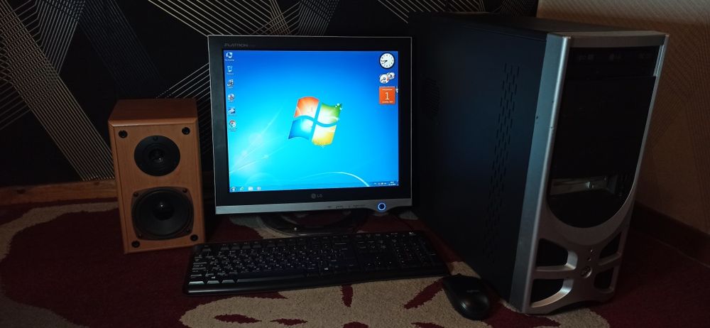 Повний комплект комп'ютера (ПК + Монітор)