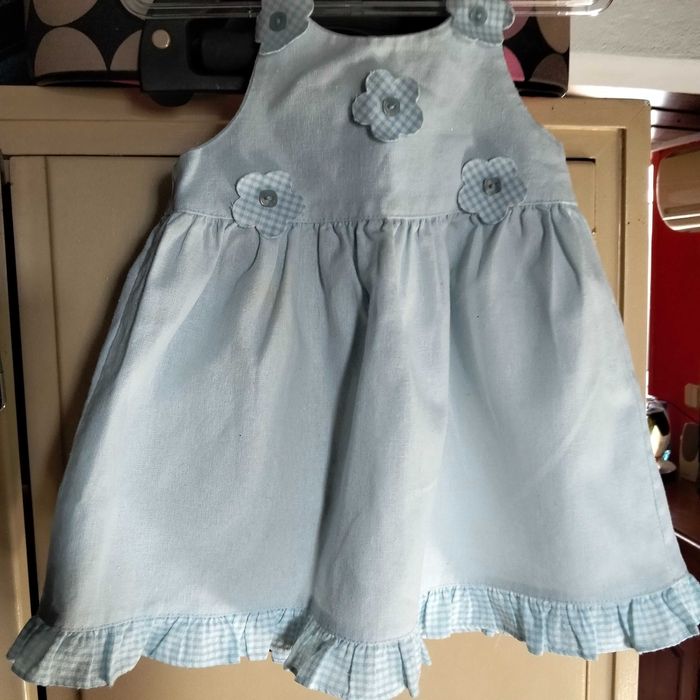 Vários vestidos bebé