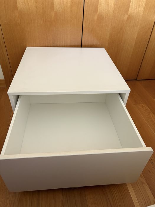 Caixa de arrumação com rodas