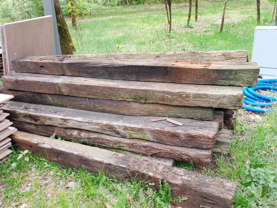 Belki /palisada / słupki drewniane do ogrodu podkłady