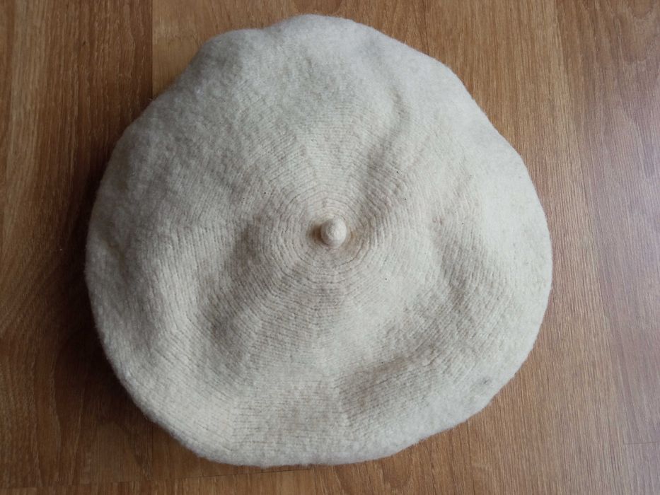 Damski wełniany beret czapka kremowy wełna r 56 TT