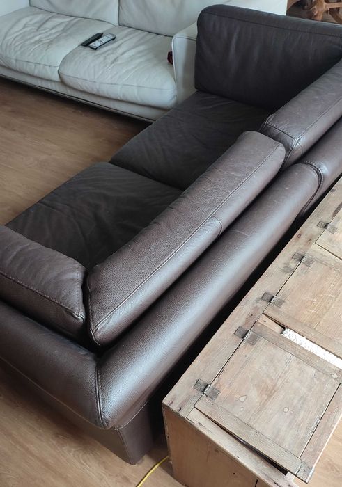 Sofá moderno, castanho em Pele resistente, da Habitat, hoje loja Área