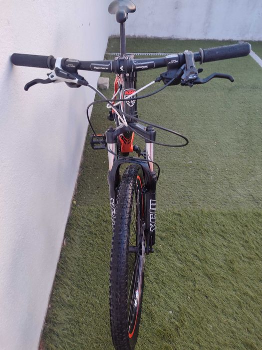 KTM KNOXVILLE, muito bem estimada