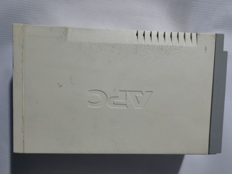 Бесперебойник преобразователь с  12 v на 220 v