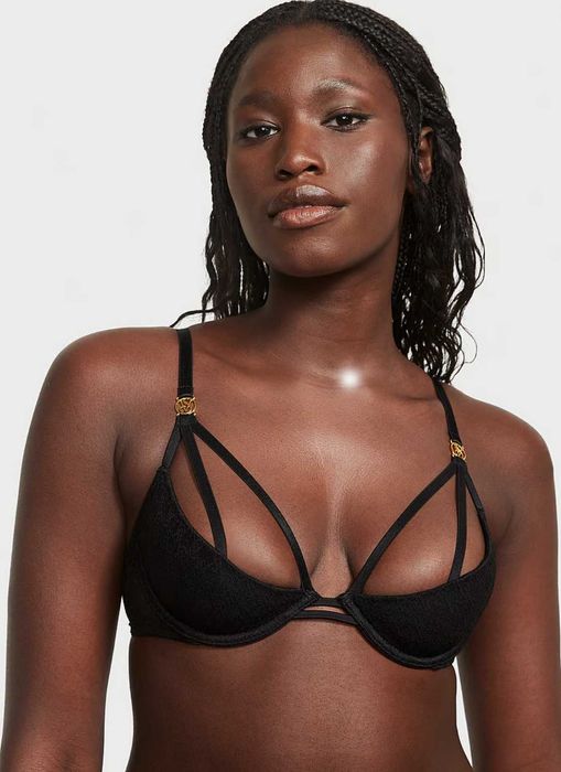 Бюст Victoria's Secret