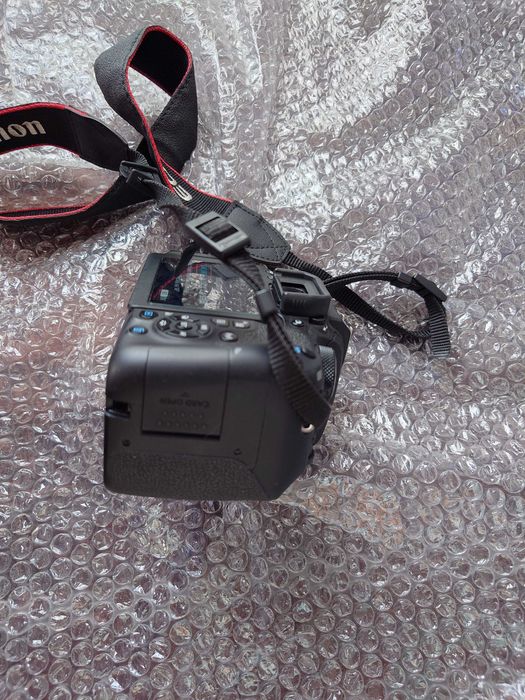 Фотокамера Canon EOS 800D