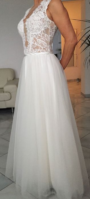 Suknia Ślubna w kolorze złamanej bieli.