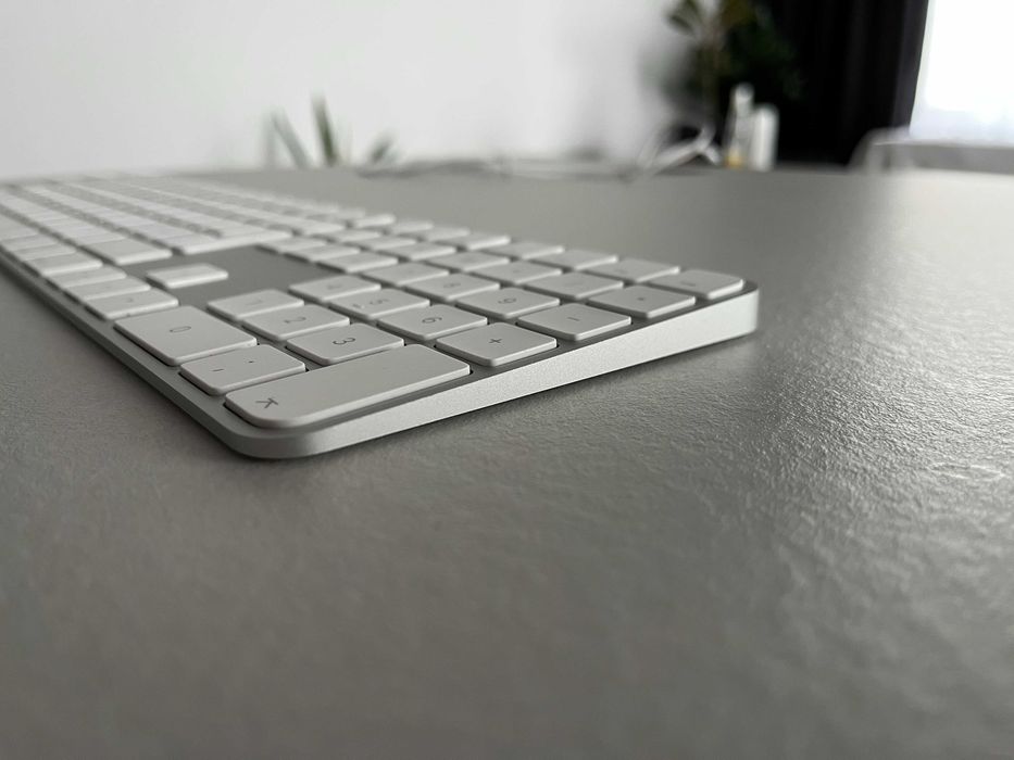 Apple Magic Keyboard z Touch ID i Numpad A2520