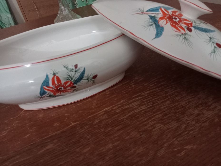 Terrina em loiça pintada mão
