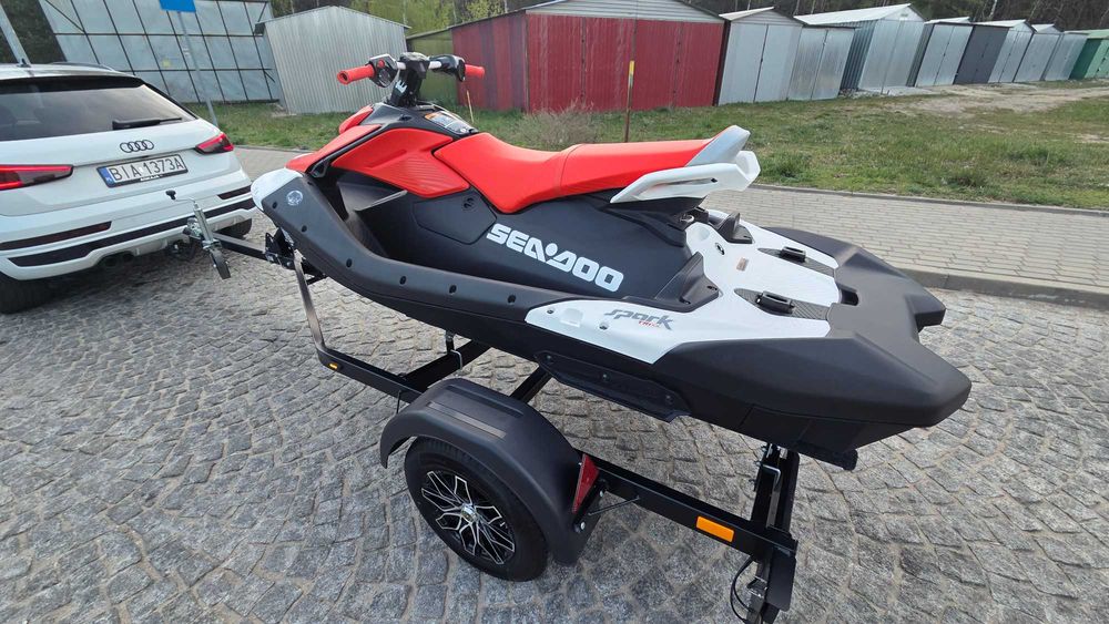 Sea-Doo Spark Trixx 90 (3-os.) – Dragon Red / Bright White