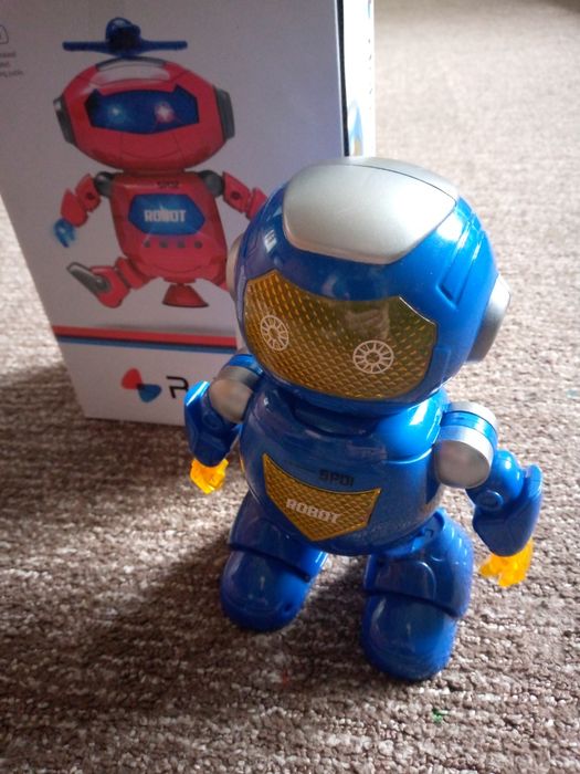 Робот, на батарейках продам