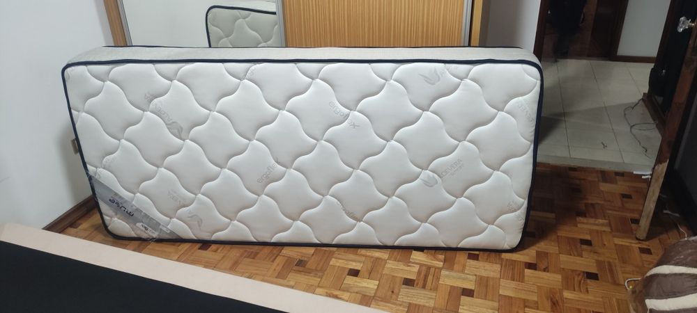 Conjunto cama e colchão