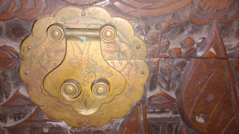 Antiguidade Baú com Motivos Marítimos