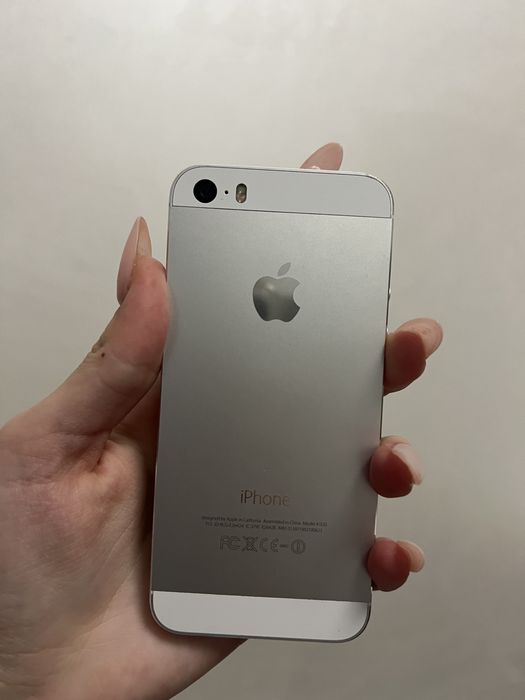Телефон Apple айфон 5 s