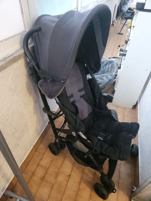 Carrinho e cadeira de bebé