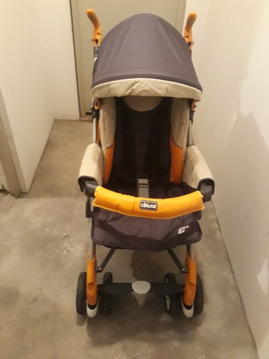 Carrinho de bebé Chicco e cadeirinha autoo igual, quase novinho!!!