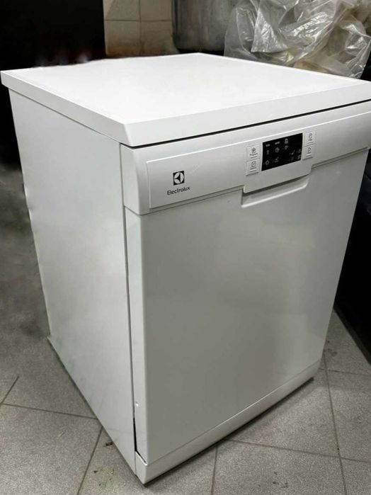Посудомийна машина Electrolux 60см біла (невбудована, окрема)