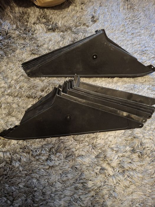 Plastiki trójkąty pod bak motorynka stella nowe orginalne oraz inne plastiki
