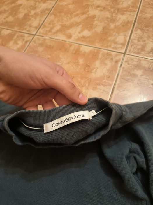 Кофта Calvin Klein с патчем на руке розмір М стан ідеальний