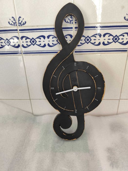 Relógio em forma de Clave de Sol