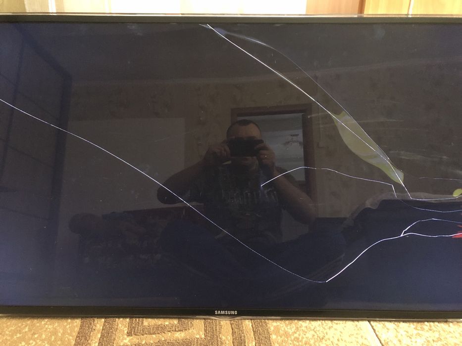 Продам телевизор самсунг.На запчасти.