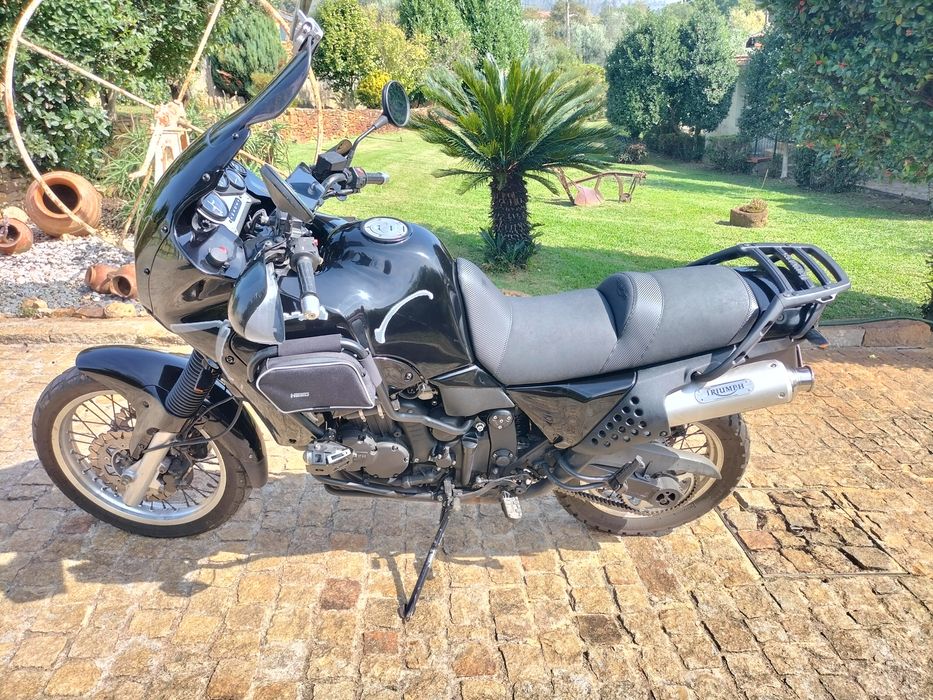 Triumph tiger 900
