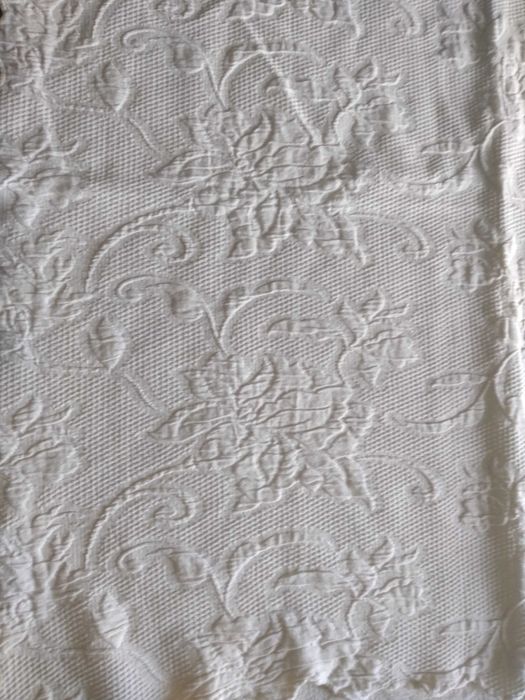 Colcha decorativa, muito antiga, como NOVA!