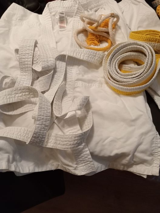 Calças e jaqueta de karaté