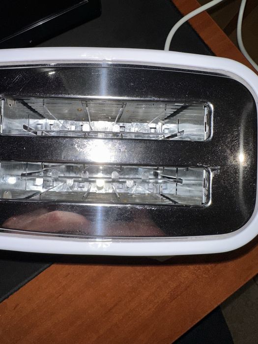 Тостер GRUNHELM GWD008 700Вт