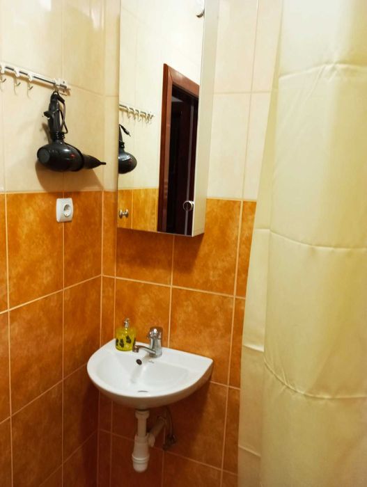 Подобово окремі номера з санвузлами, кухнею, паркінг в м.Берегово