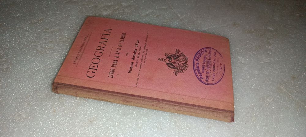 Livrio antigo de geografia com mapa desdobrável Angola 1928