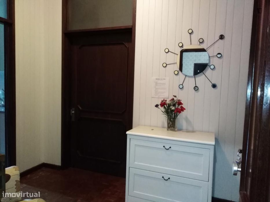 Quarto - localizado em Massarelos Porto