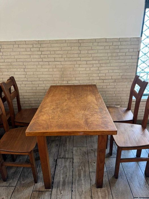 Mesas e cadeiras madeira maciça restauração