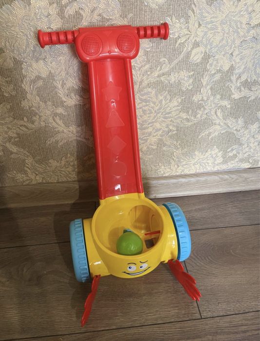Детские игрушки ,Музыкальная каталка толокар +игрушки